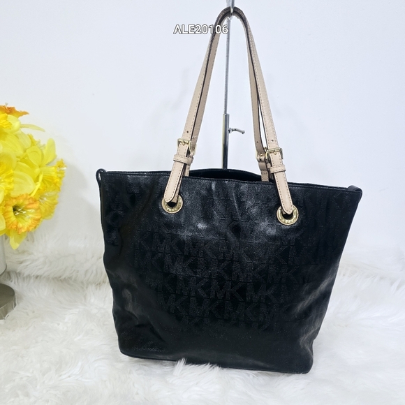 Michael Kors Black Tote Bag - Picture 4 of 11